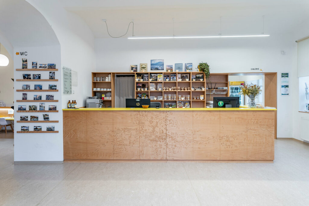 Interiér Turistického informačního centra v České Kamenici