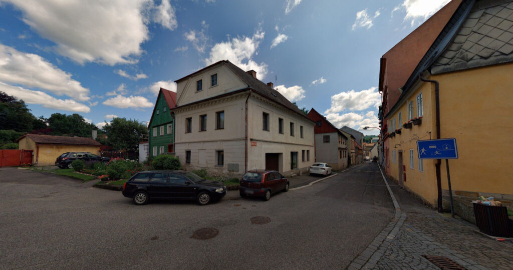 Křižovatka ulic Nerudova a Vrchlického