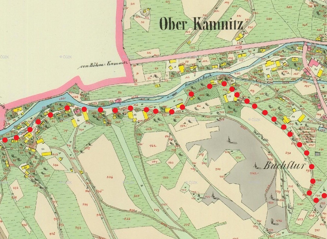 Obr. 9 Mapa stabilního katastru Horní Kamenice z roku 1843 s naznačenou trasou středověké cesty (https://ags.cuzk.cz/archiv/)